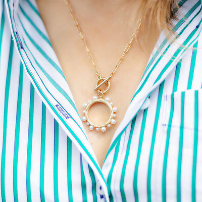 Melanie Pearl Studded Circle T-Bar Delicate Necklace in Worn Gold